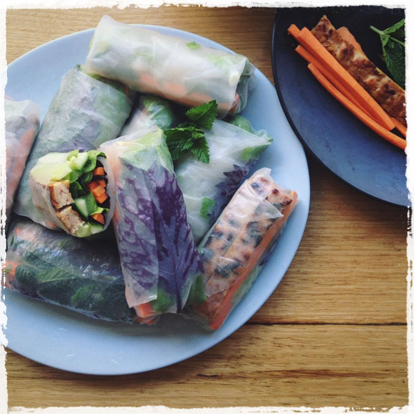 Tempeh Rice Paper Rolls With Peanut Sauce
