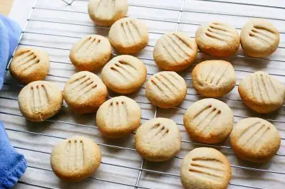 Spelt honey biscuits