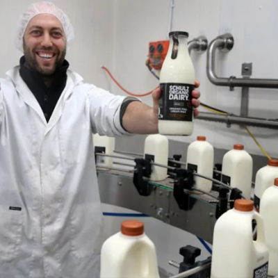 Schulz Organic Dairy milk in glass