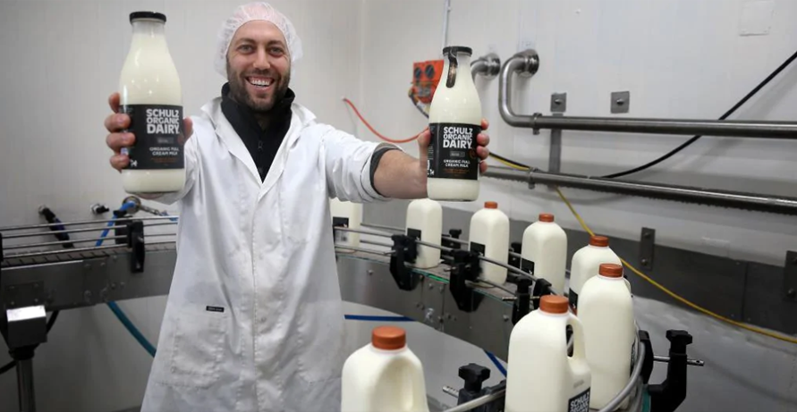 Schulz Organic Dairy milk in glass