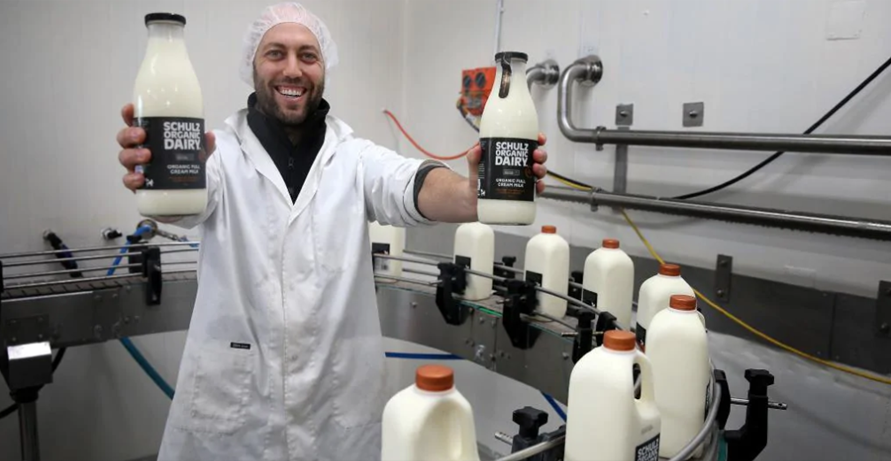 SimonSchulz_Glass_campaignImage - CERES Fair Food Schulz Organic Dairy milk in glass