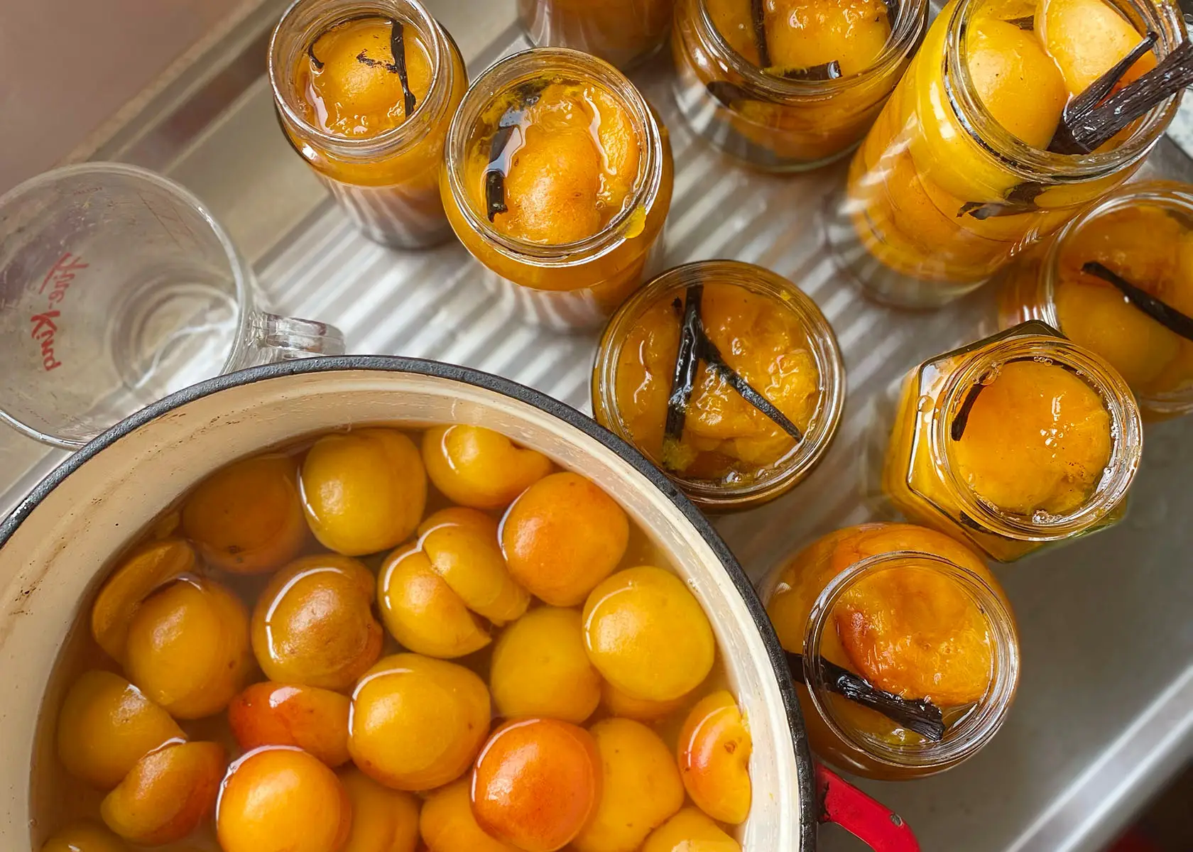 Vanilla poached apricots - Edible gift ideas