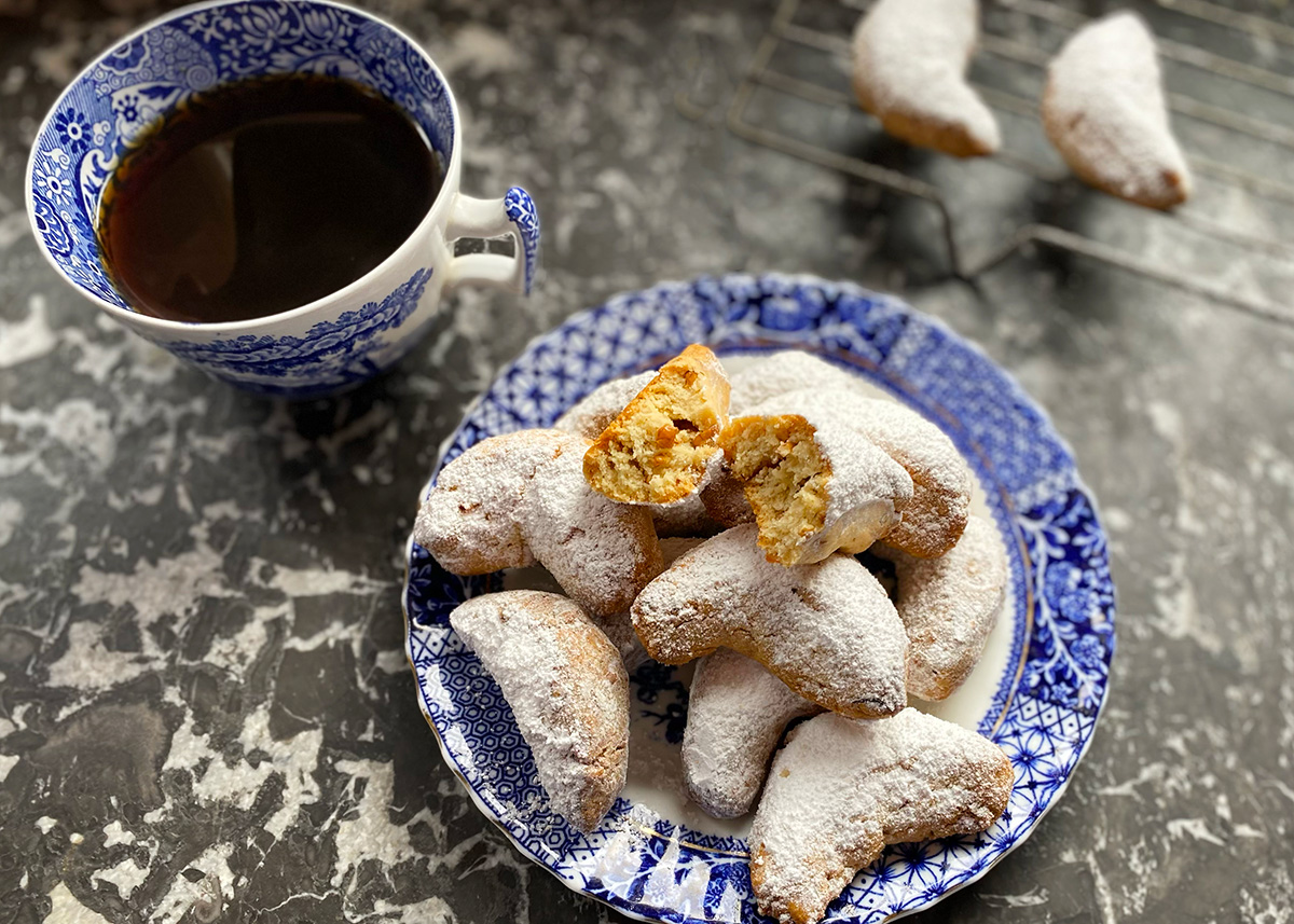 Nutty Crescent Cookies 