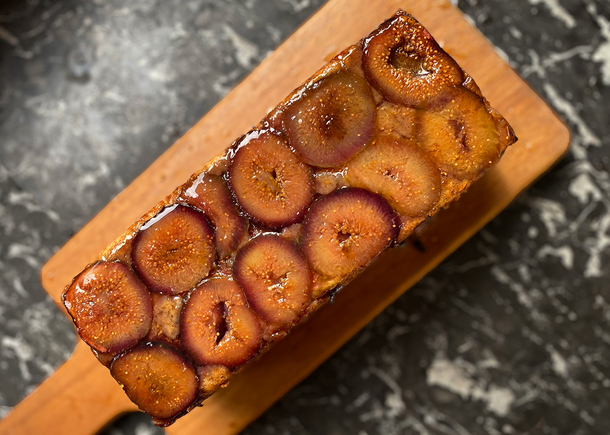 Fig Upside-Down Cake with Cinnamon & Rye