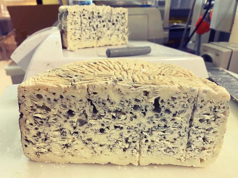 GrandveweSapphireBlue - CERES Fair Food Grandvewe Cheese Sapphire Blue