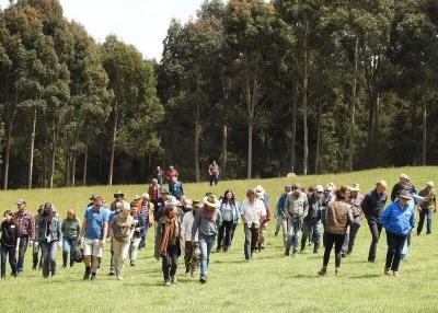 Bambra-crowd - CERES Fair Food Bambra Agroforestry workshop attendees in the field