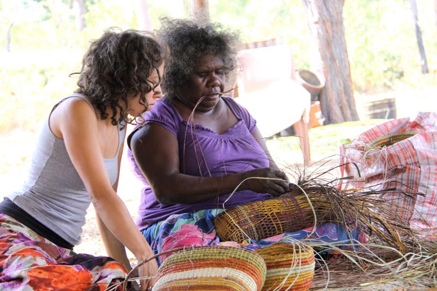 Alex and Roslyn weaving at Märpuru, East Arnhem Land