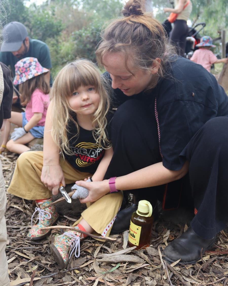 CERES-Bushkinder - CERES Fair Food CERES Bushkinder participants doing some crafty whittling of sticks